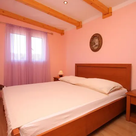 Family Friendly House With A Swimming Pool Cove Gradina, Korcula - 7552 Feriehus *